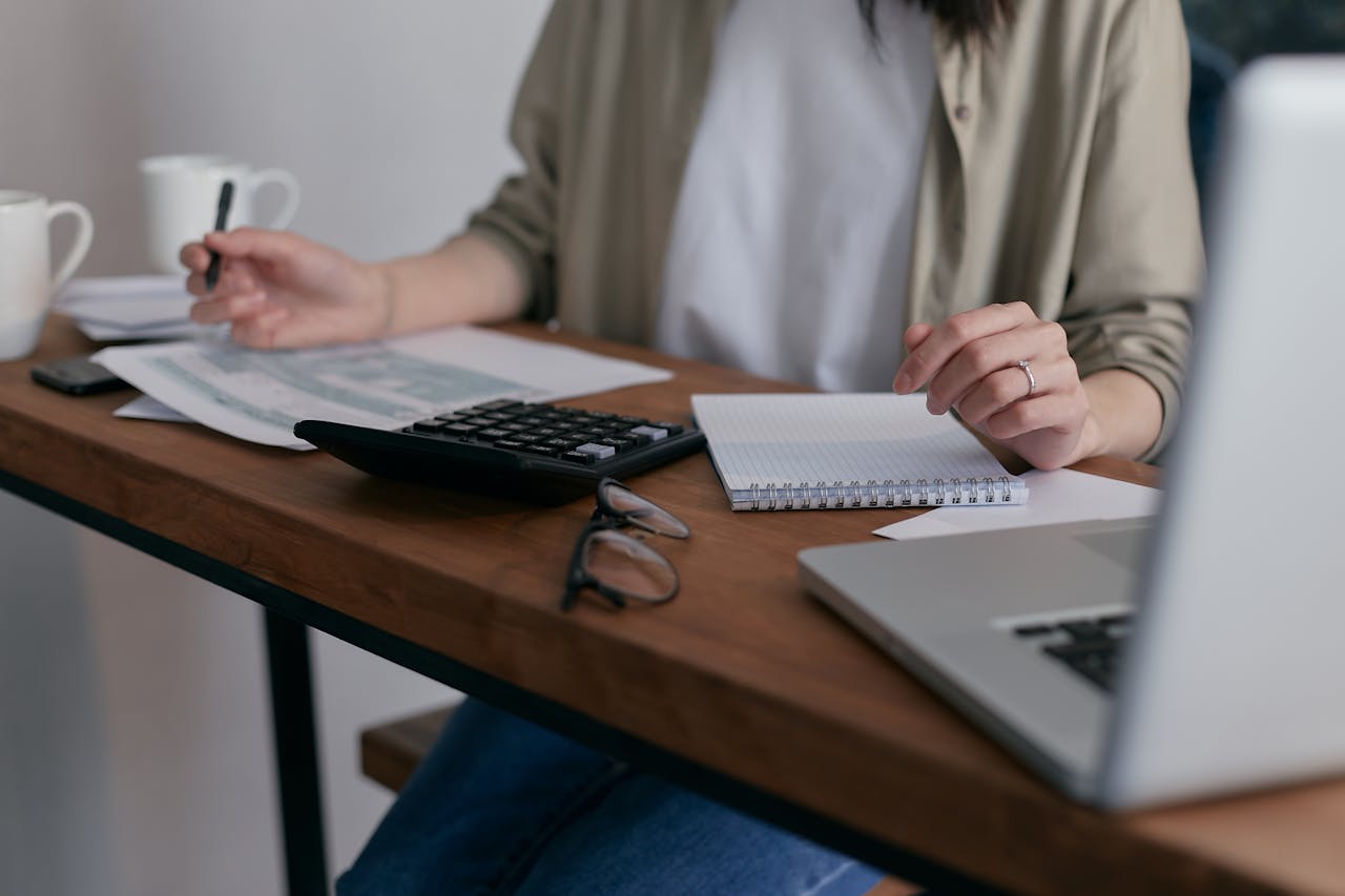 woman preparing for bankruptcy